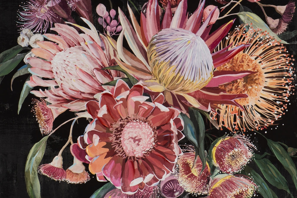 Blumenstrauß auf dunklem Hintergrund