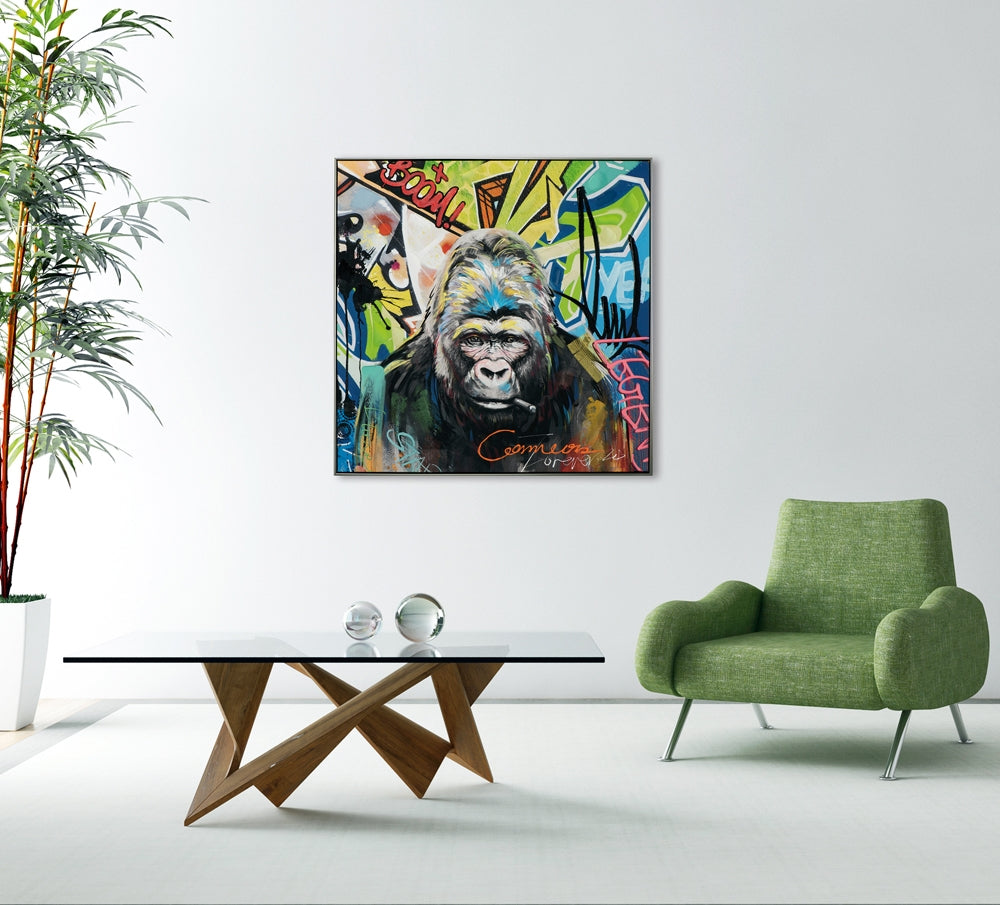 Gorilla mit buntem Hintergrund