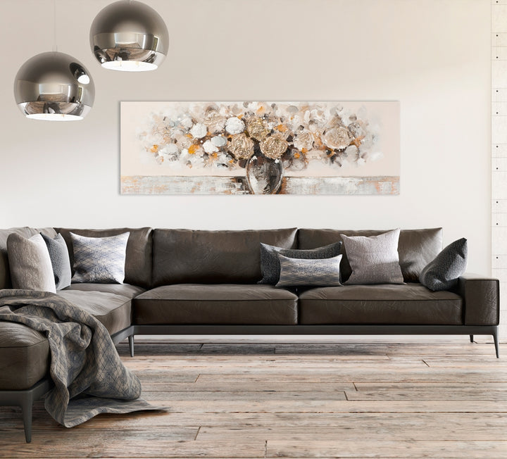 Abstarkter Blumenstrauß mit gold