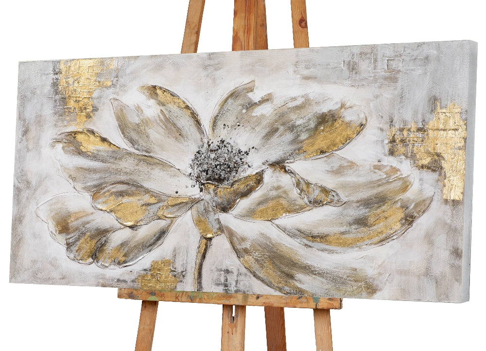 Blume mit goldenen Blättern