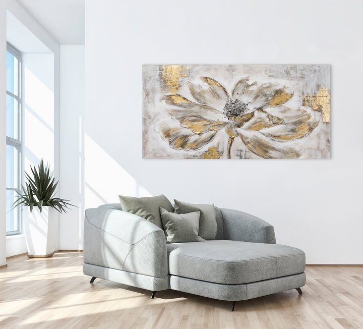 Blume mit goldenen Blättern