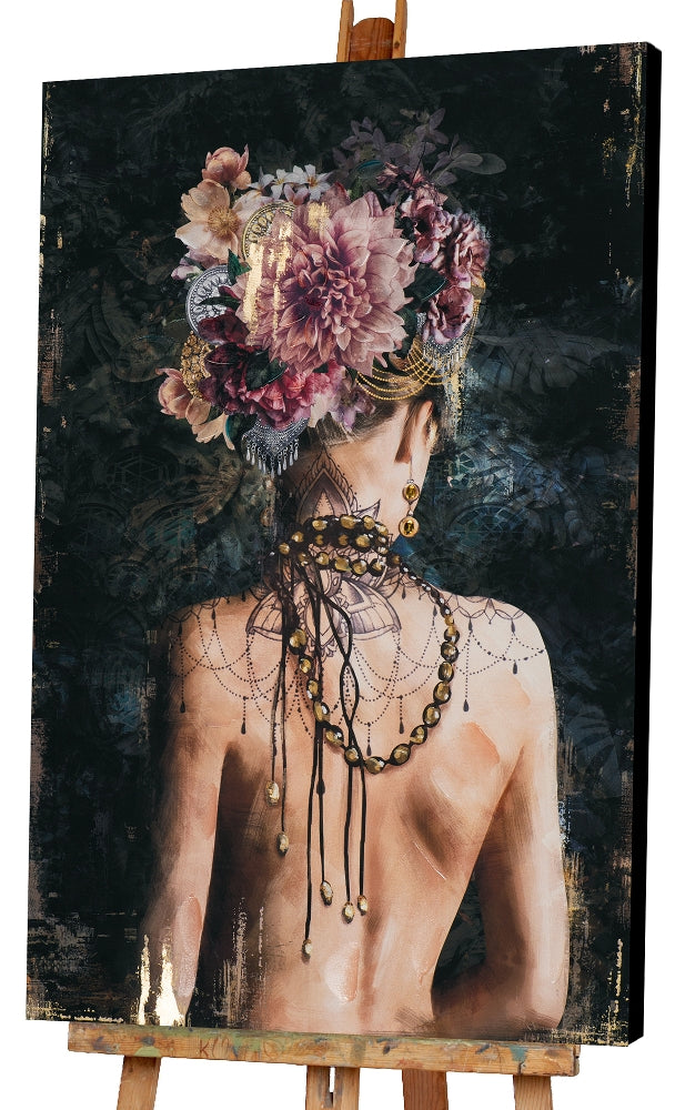 Rückenansicht geschmückte Schönheit