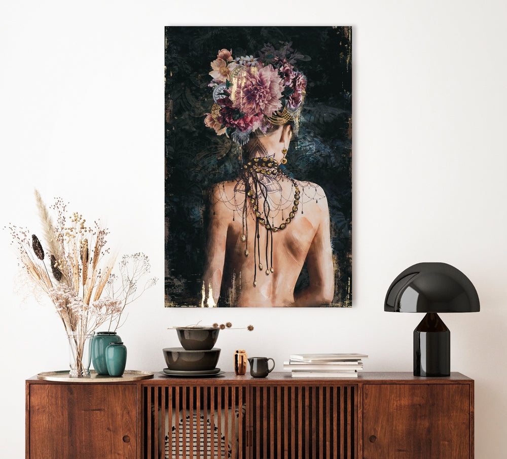 Rückenansicht geschmückte Schönheit