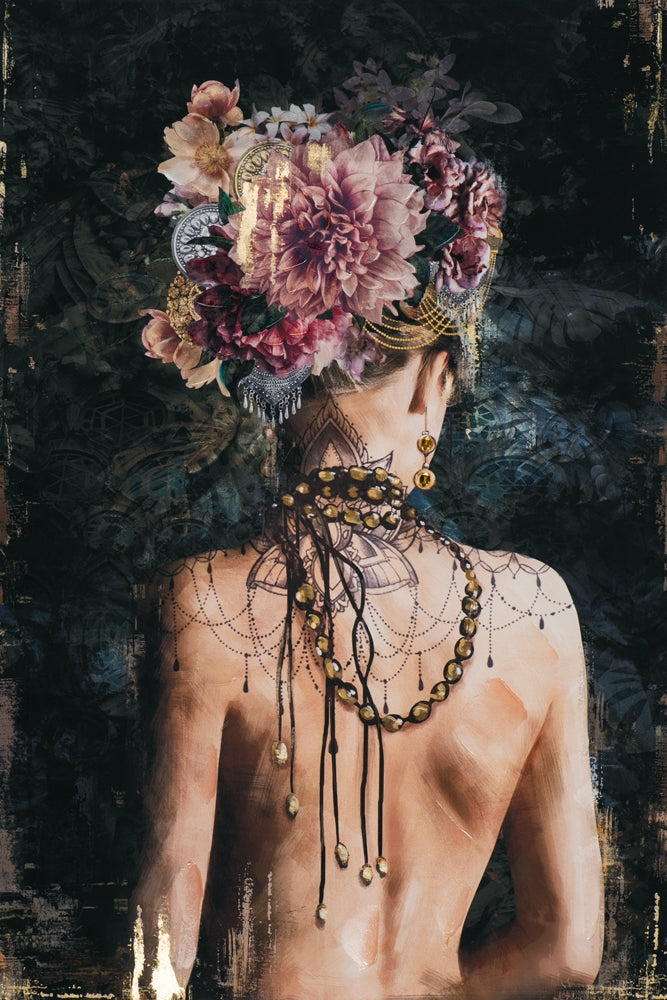 Rückenansicht geschmückte Schönheit