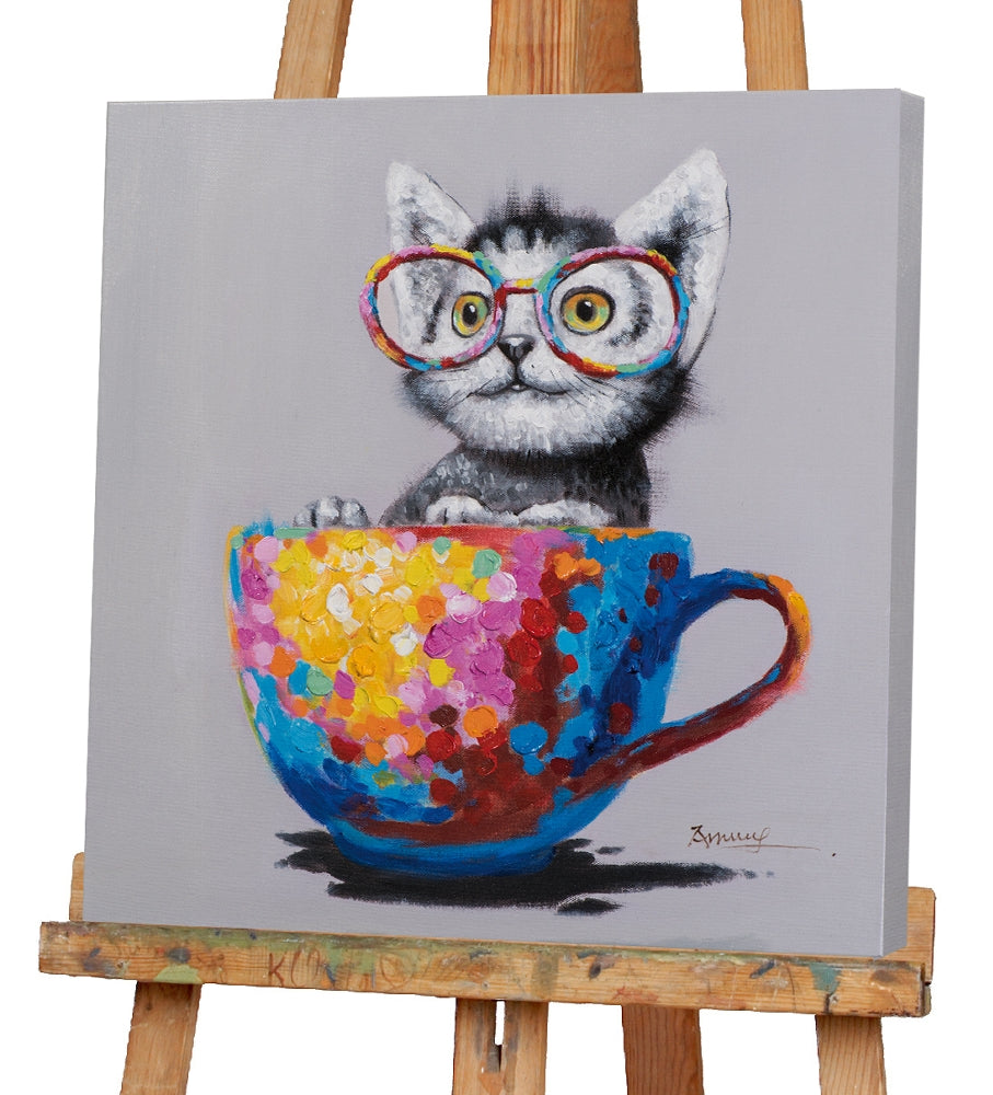 Katze in bunter Tasse
