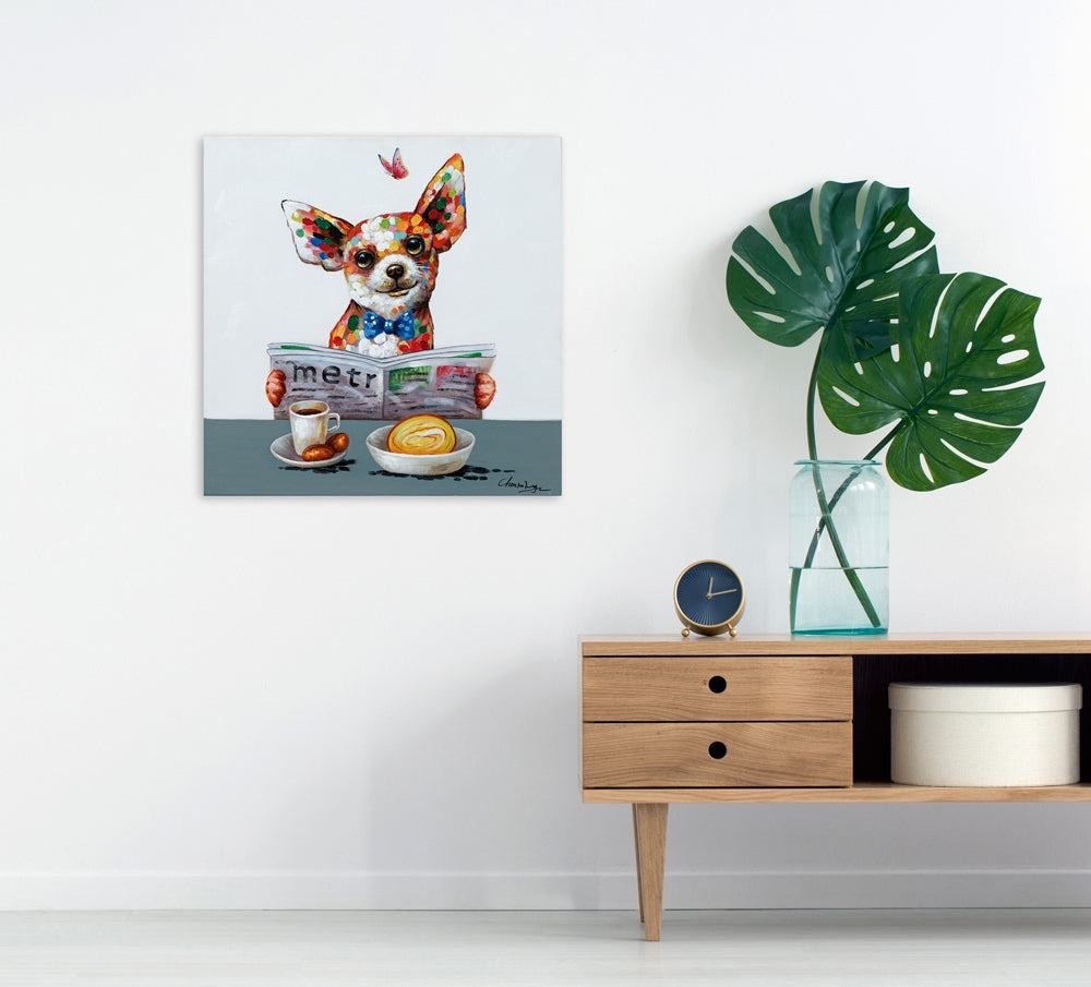 Chihuahua Hund frühstückt