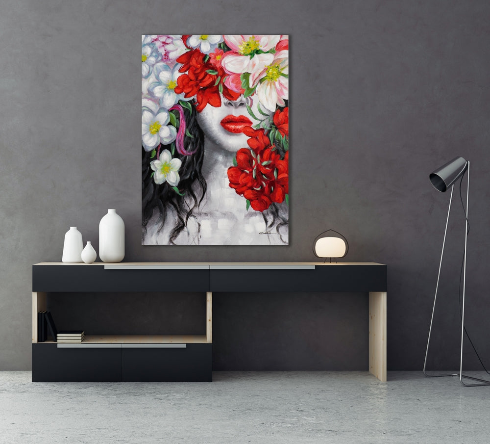 Schönheit versteckt hinter Blumen