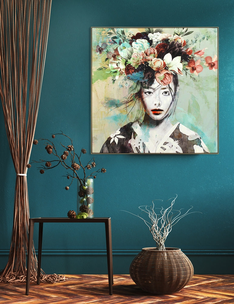 Schönheit mit exotischem Blumenschmuck