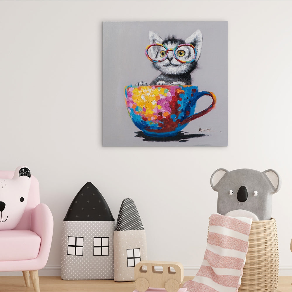 Katze in bunter Tasse