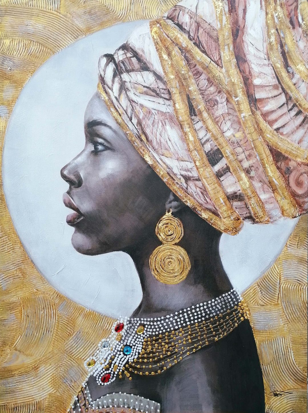 Frau mit goldenen Ohrringen