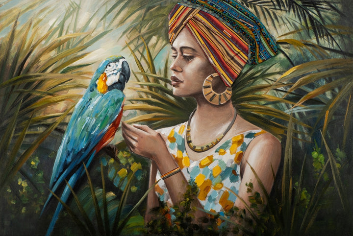 Frau im Dschungel mit blau-buntem Papagei