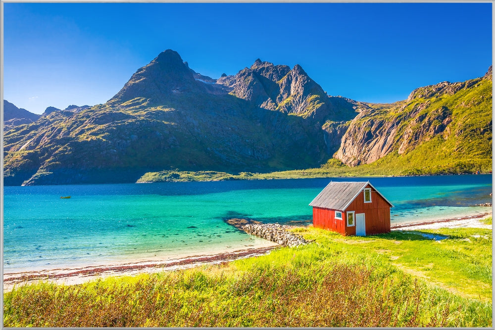 Einsames Haus am Fjord